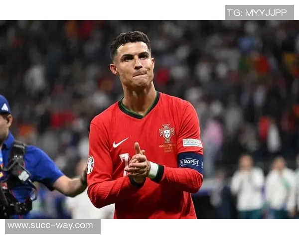 全球足球历史上最具贡献的十大球星排名及其传奇成就分析