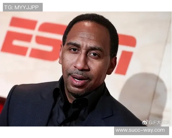 史密斯足球星带领球队奋勇拼搏再创辉煌新篇章