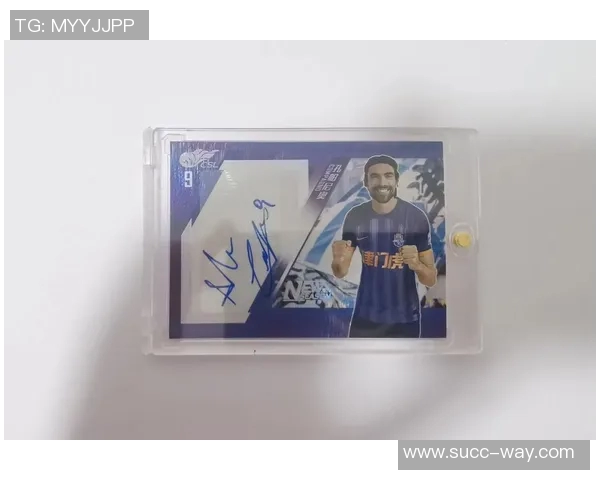 主播拆解足球球星卡过程揭秘与卡片价值评估技巧分析